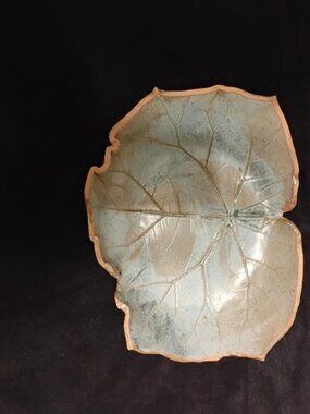 Pottery leaf bowl